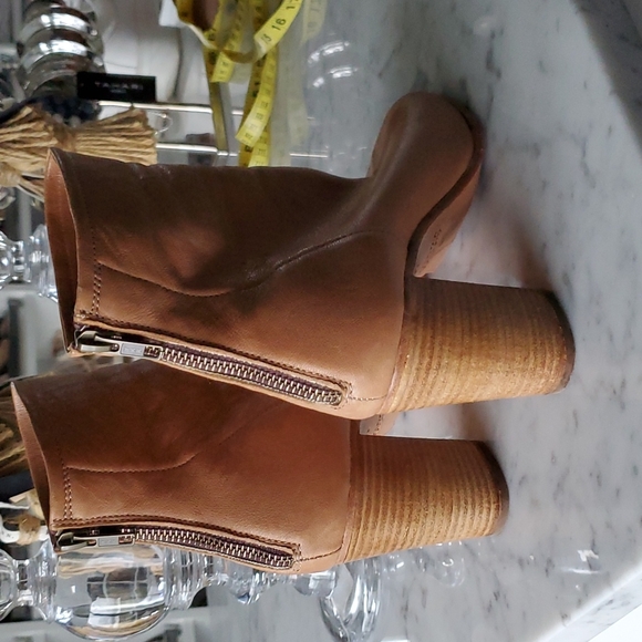 Lemare, peep toe bootie. - Picture 2 of 4